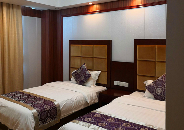 案例:元行商務(wù)酒店客房護墻板裝飾展示